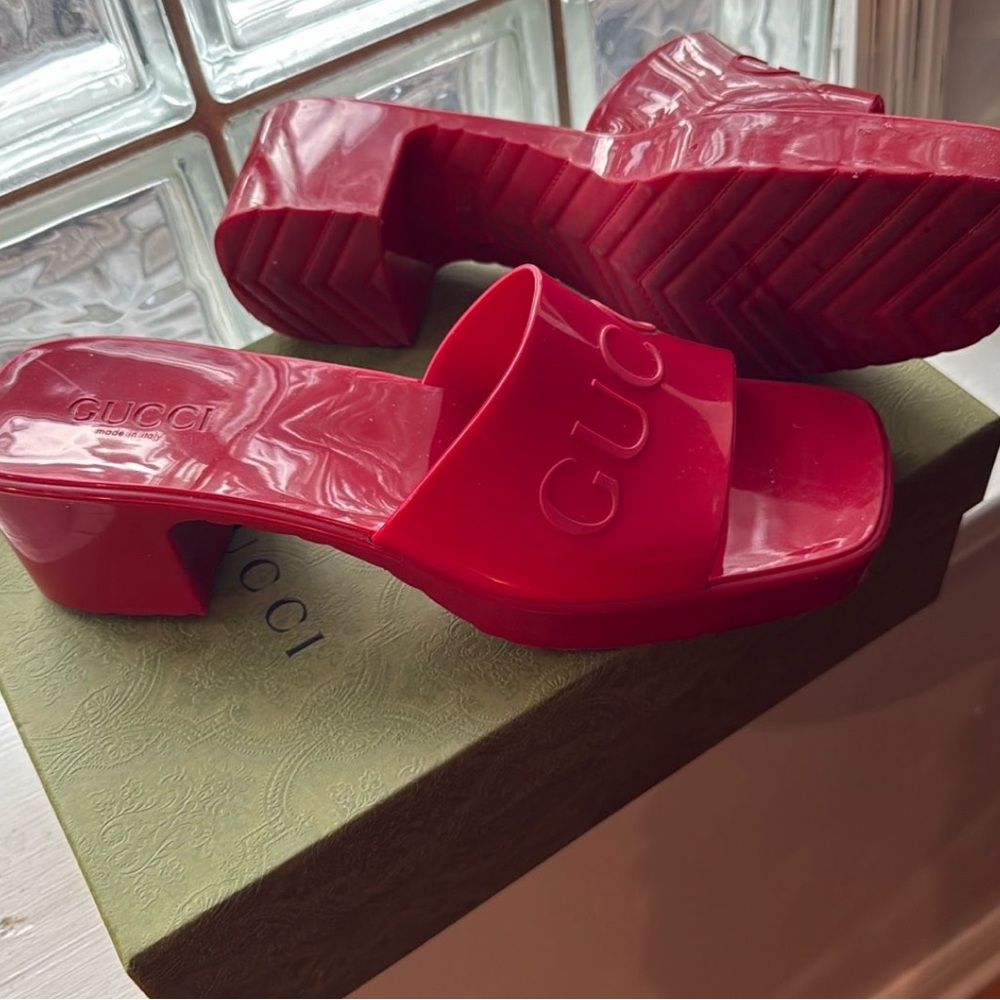 AUTHENTIC Gucci Women's Bold Red Mules